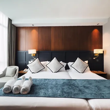Moon Hotel